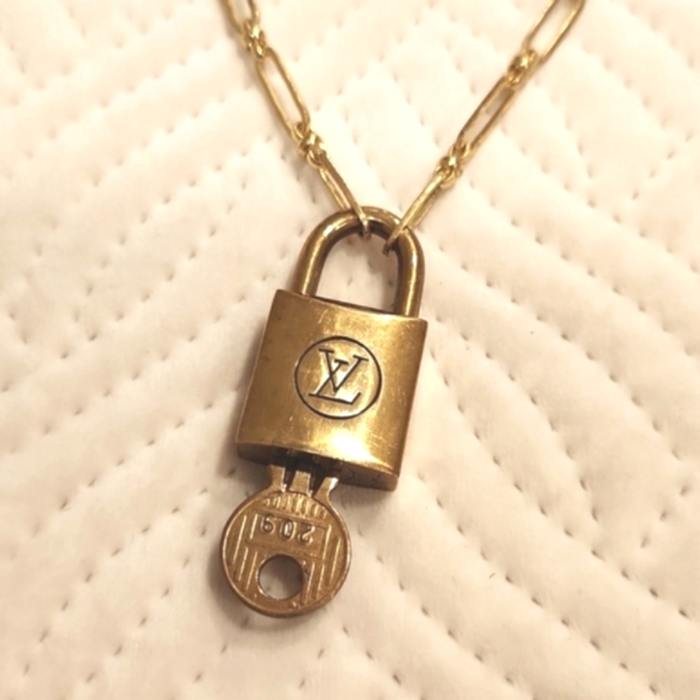 AUTHENTIC LOUIS VUITTON Vintage Lock and Key on a Gold Plated Chain Neck…